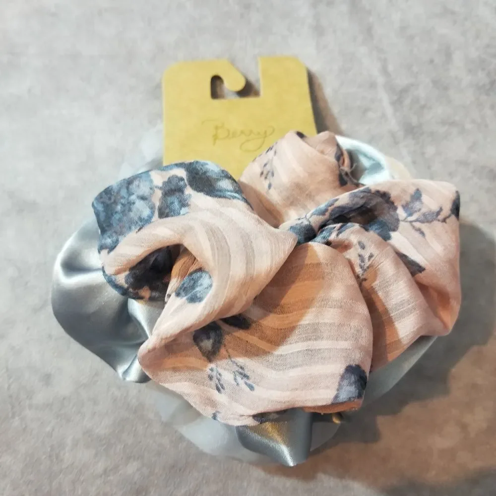 Bundle of 4 Brand New Hair Scrunchies‎